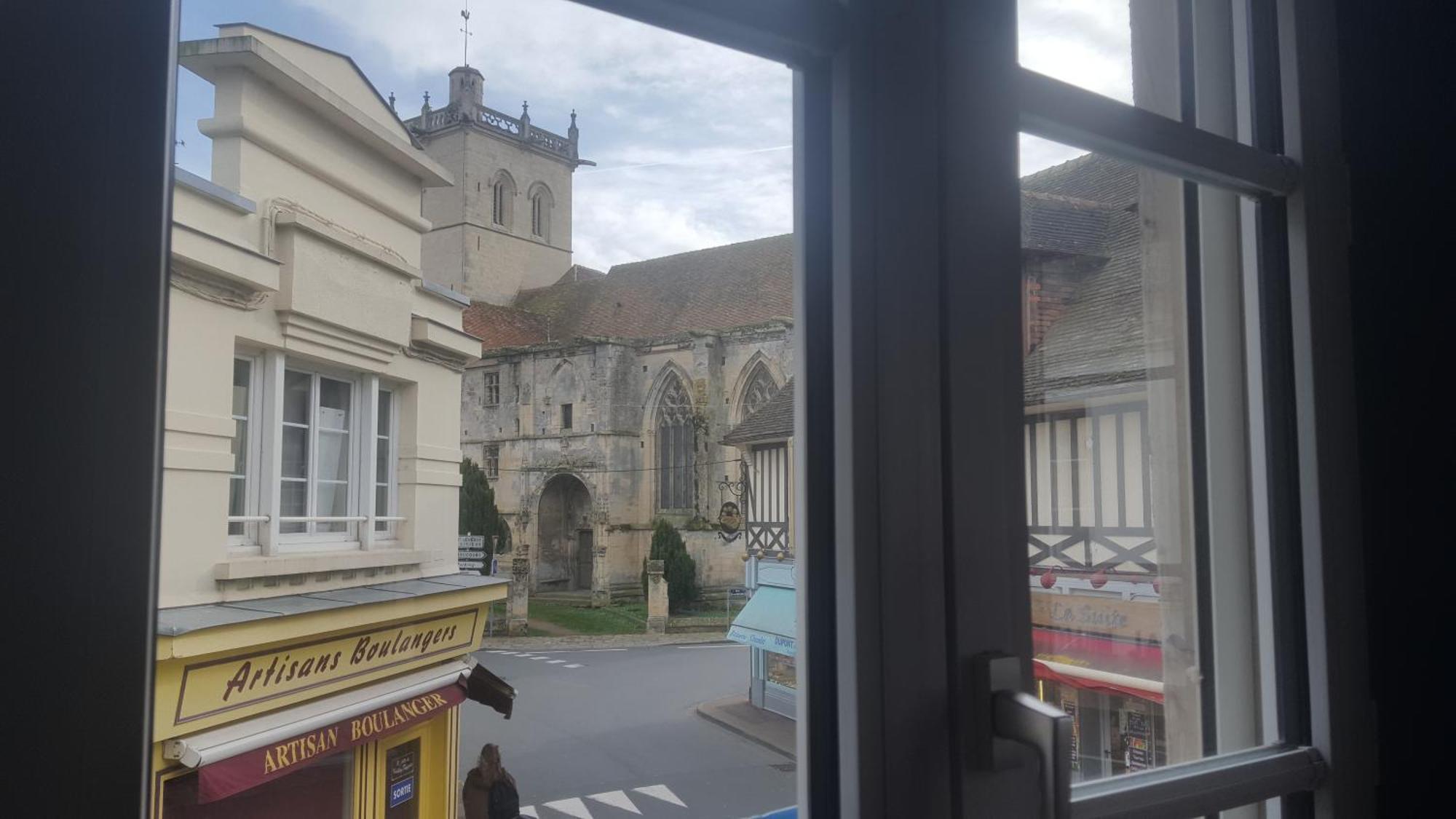 Appt De Charme En Plein Coeur Historique Lägenhet Dives-sur-Mer Exteriör bild